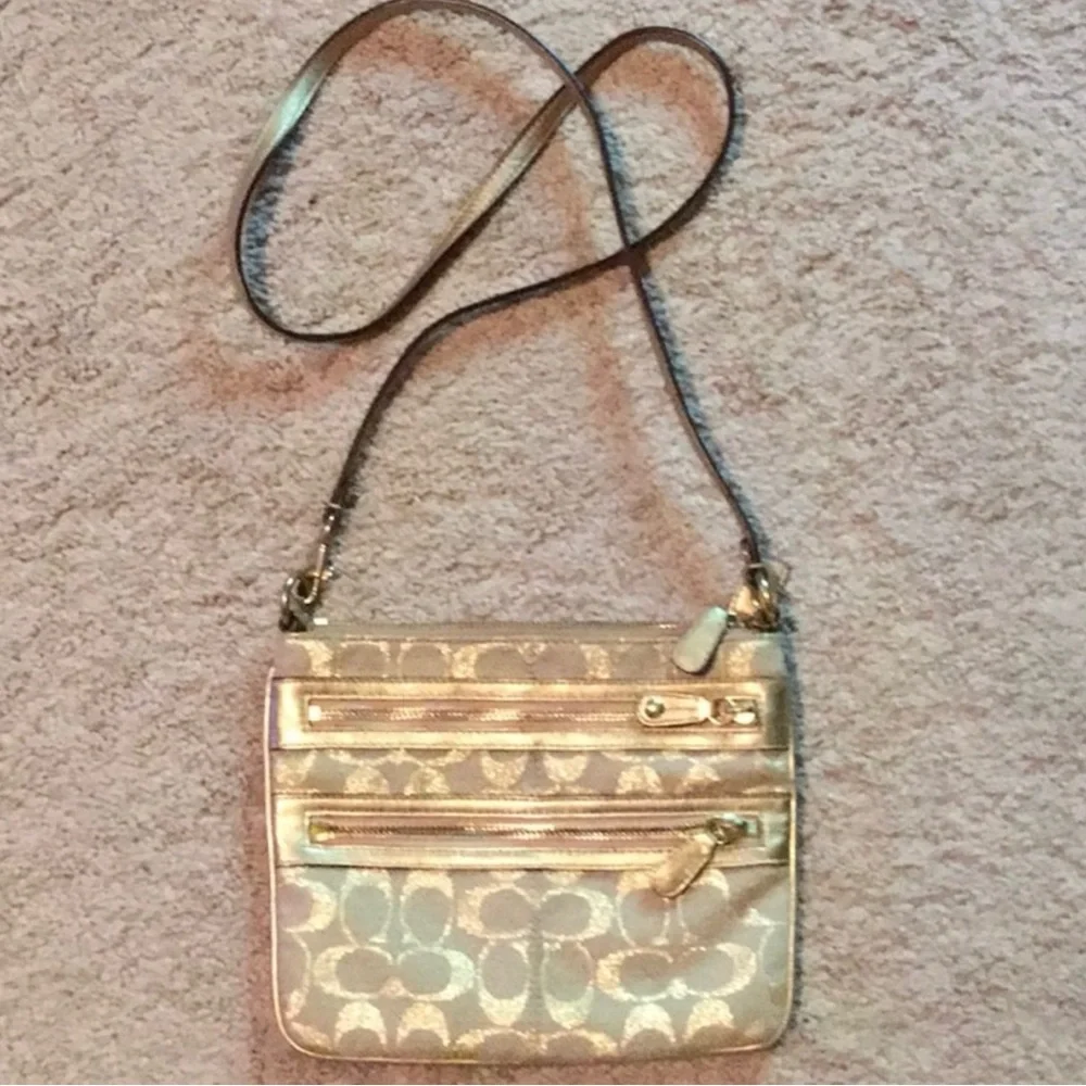 Authentic Coach Handbag - Picture 1 of 7